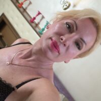 Sexy Blonde MILF Selfie